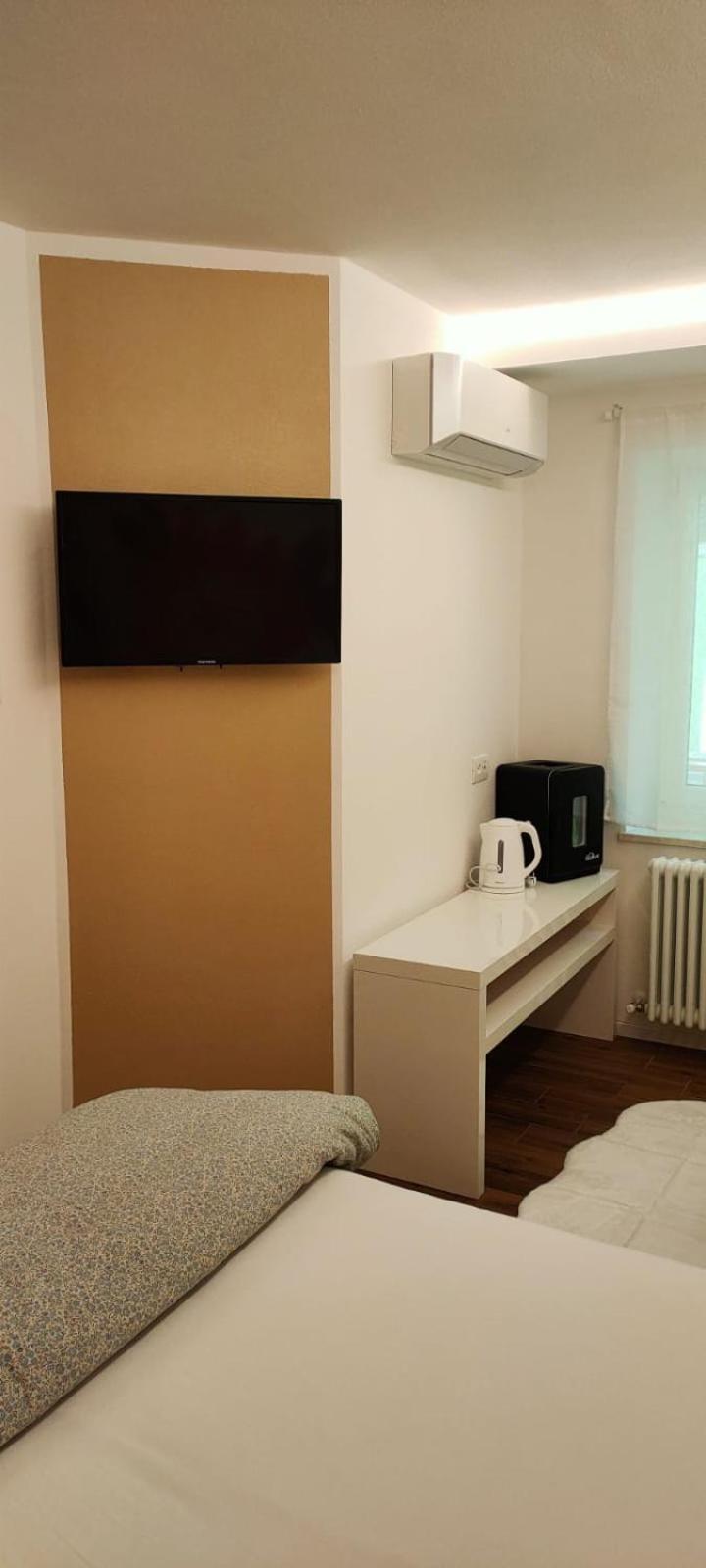 Casa Pitem Bed & Breakfast Torbole Sul Garda Ruang foto