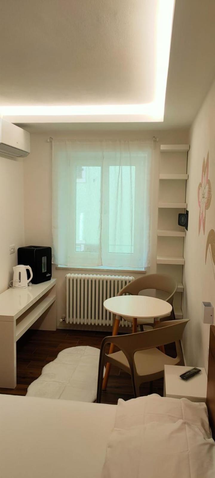 Casa Pitem Bed & Breakfast Torbole Sul Garda Ruang foto