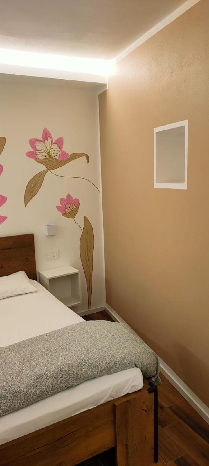 Casa Pitem Bed & Breakfast Torbole Sul Garda Ruang foto