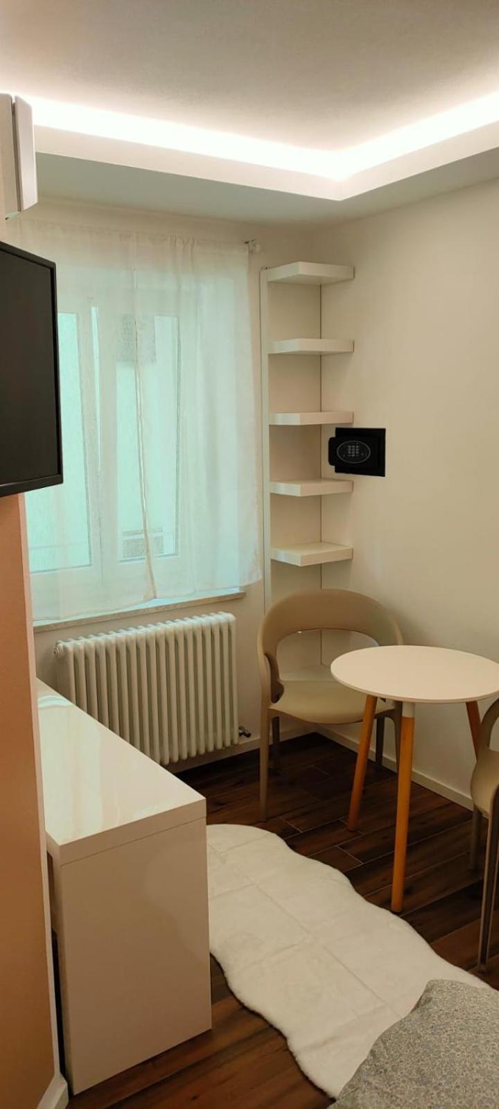 Casa Pitem Bed & Breakfast Torbole Sul Garda Ruang foto