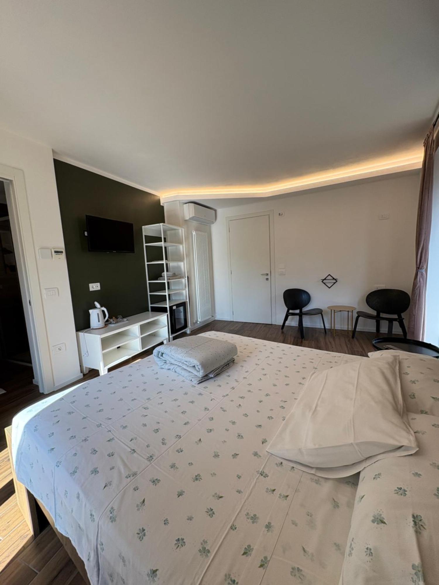 Casa Pitem Bed & Breakfast Torbole Sul Garda Ruang foto