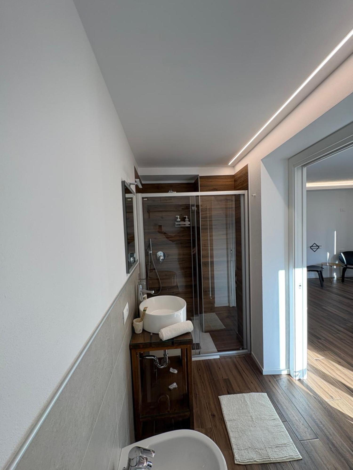 Casa Pitem Bed & Breakfast Torbole Sul Garda Ruang foto