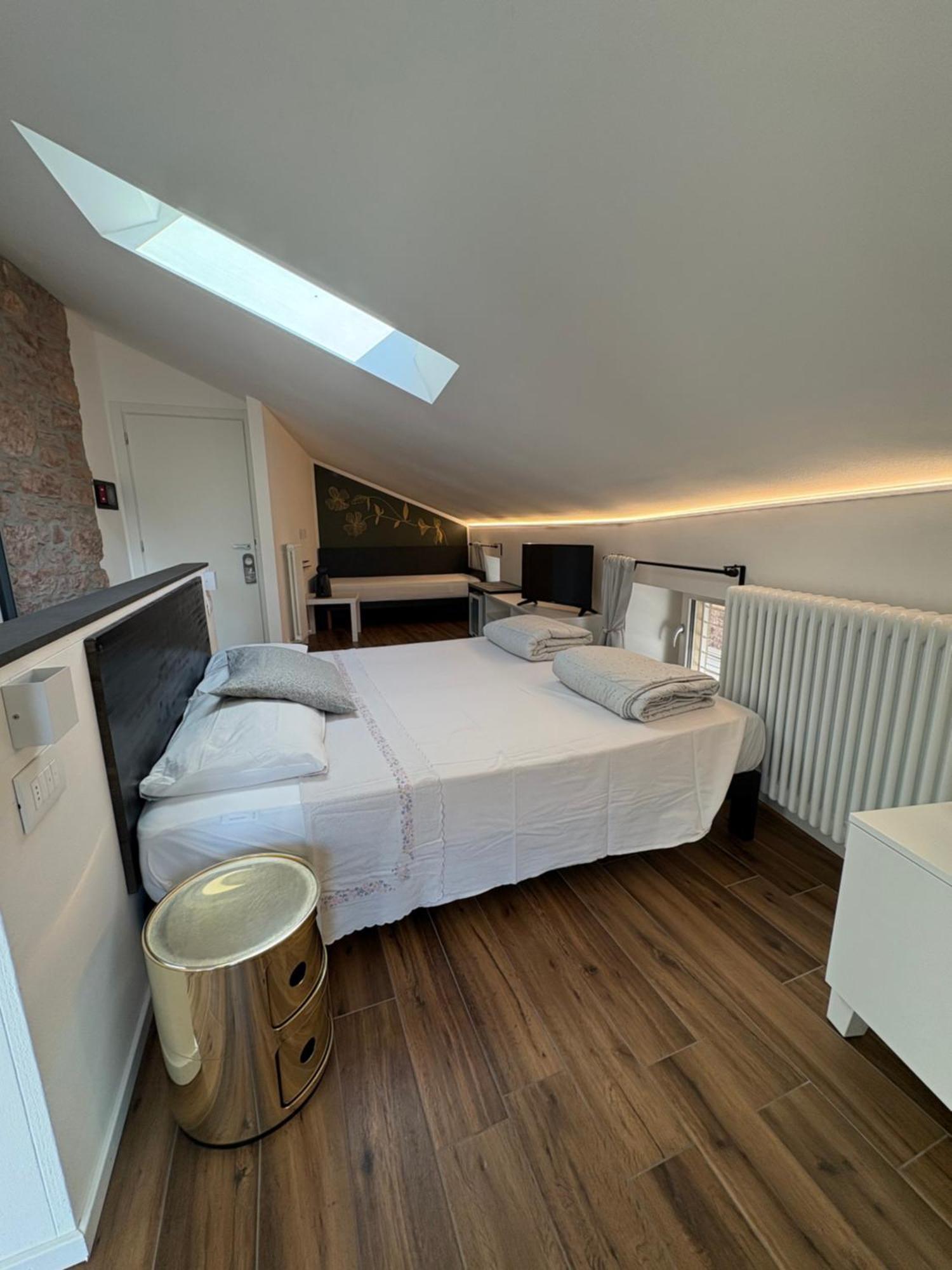 Casa Pitem Bed & Breakfast Torbole Sul Garda Ruang foto