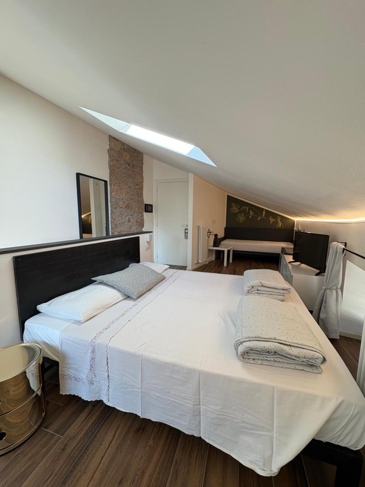 Casa Pitem Bed & Breakfast Torbole Sul Garda Ruang foto