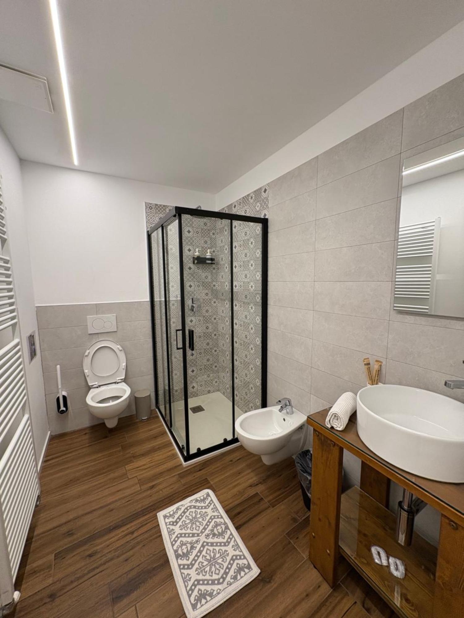 Casa Pitem Bed & Breakfast Torbole Sul Garda Ruang foto