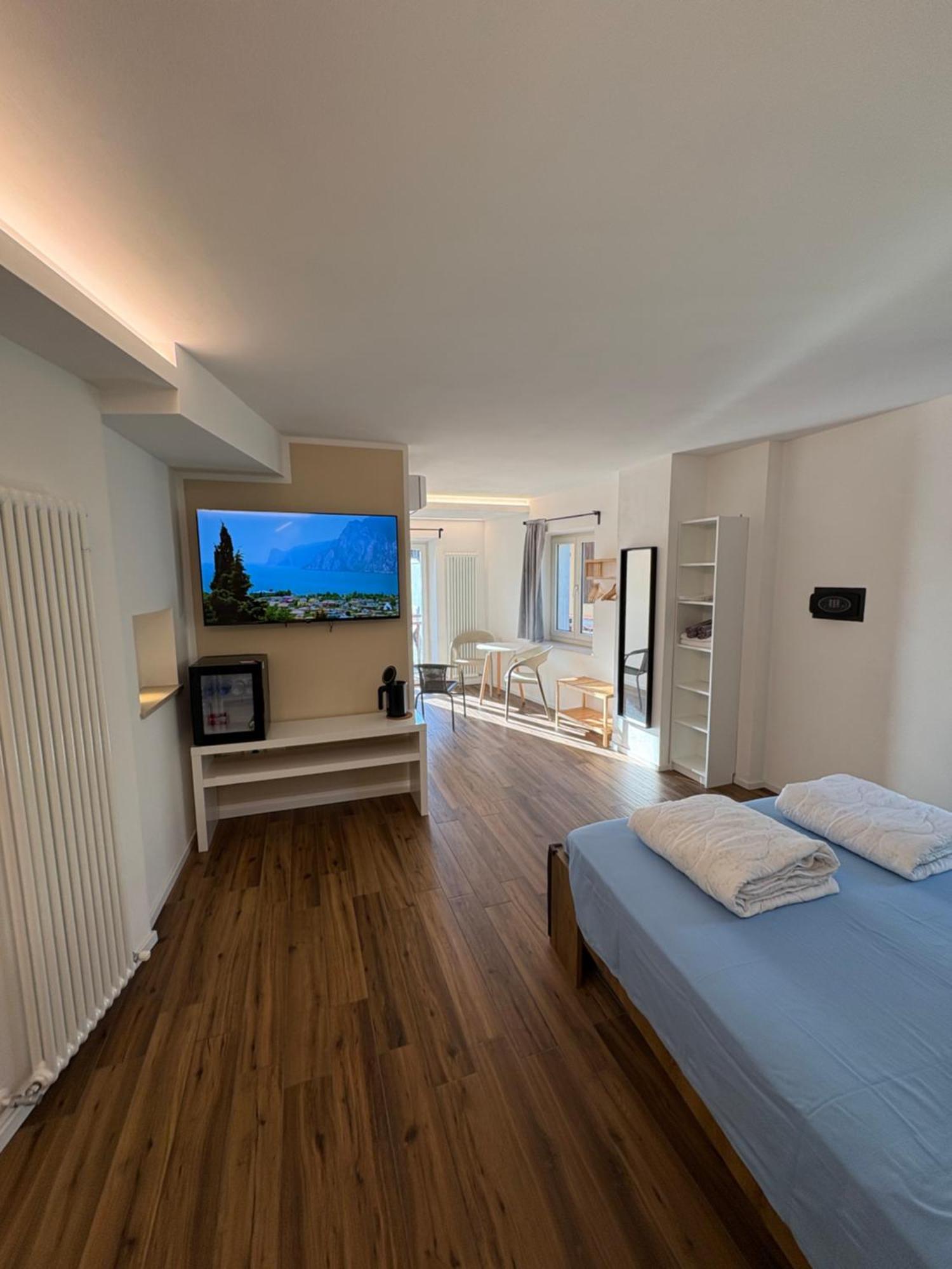 Casa Pitem Bed & Breakfast Torbole Sul Garda Ruang foto