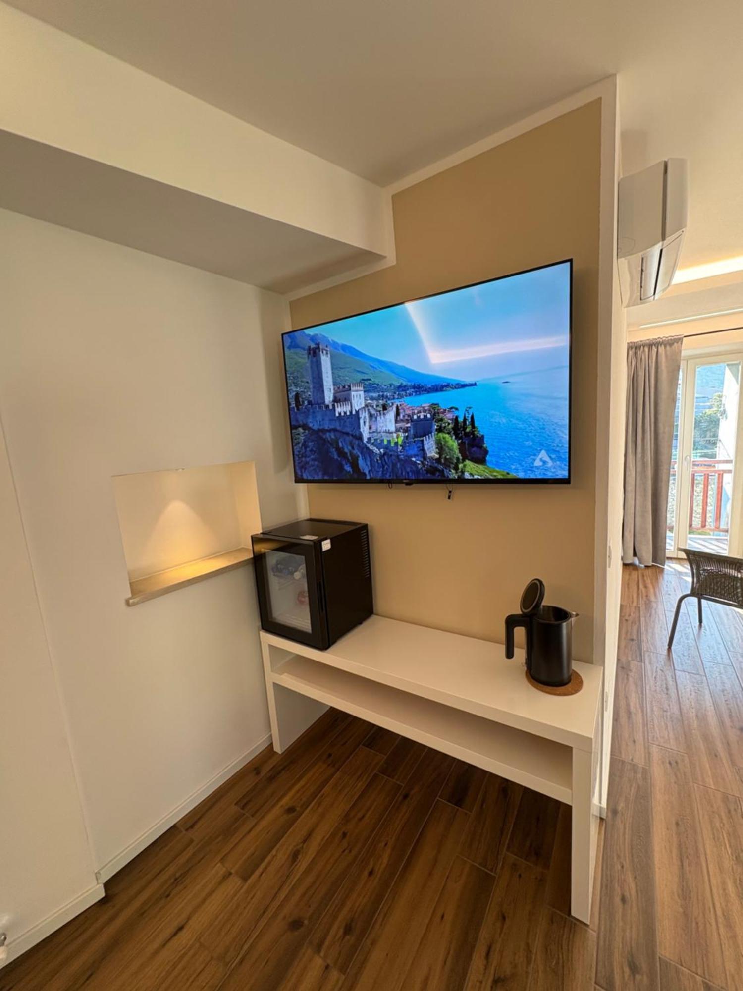 Casa Pitem Bed & Breakfast Torbole Sul Garda Ruang foto